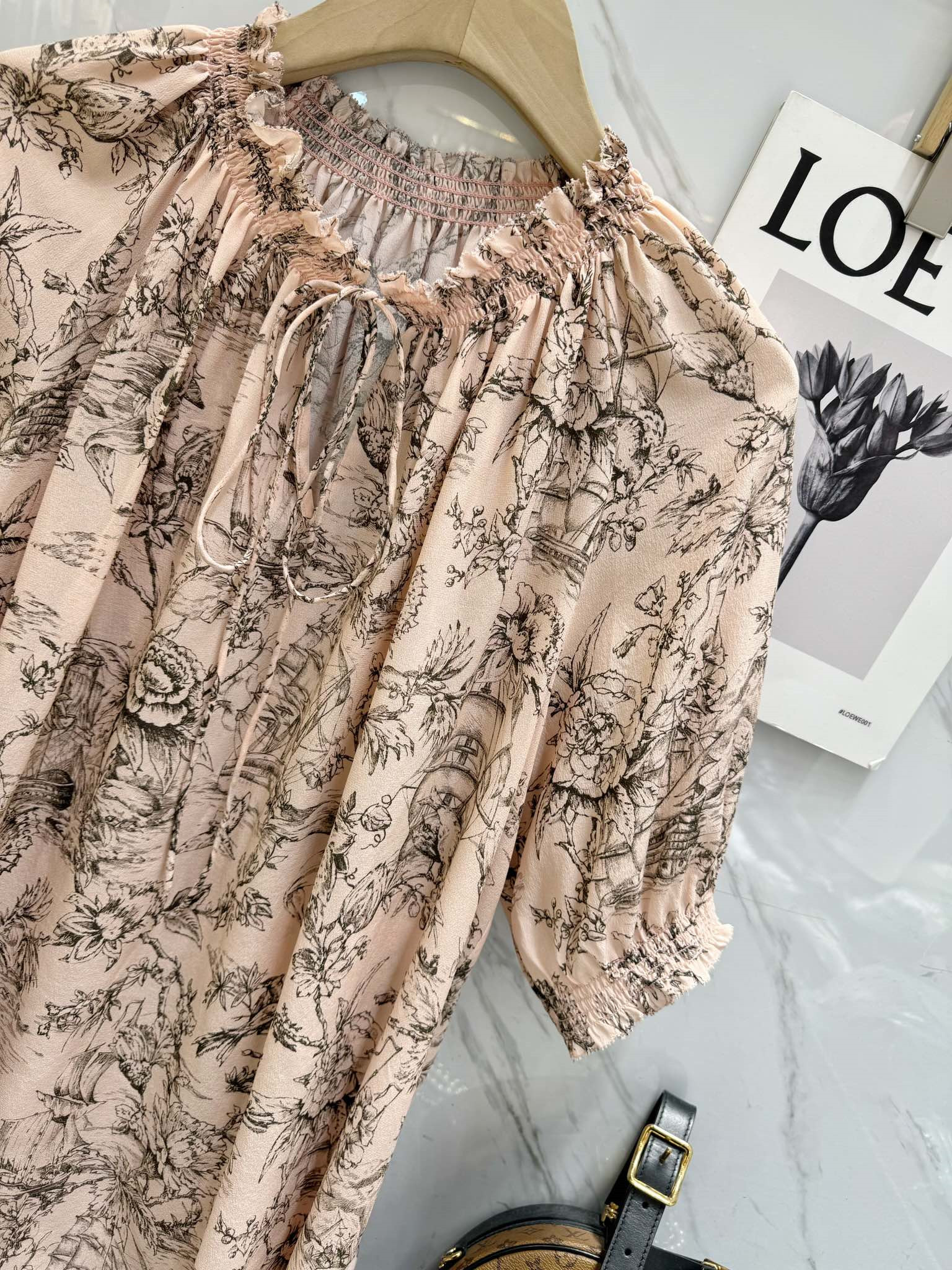 D10r elastic neck silk top replica d&g clothing