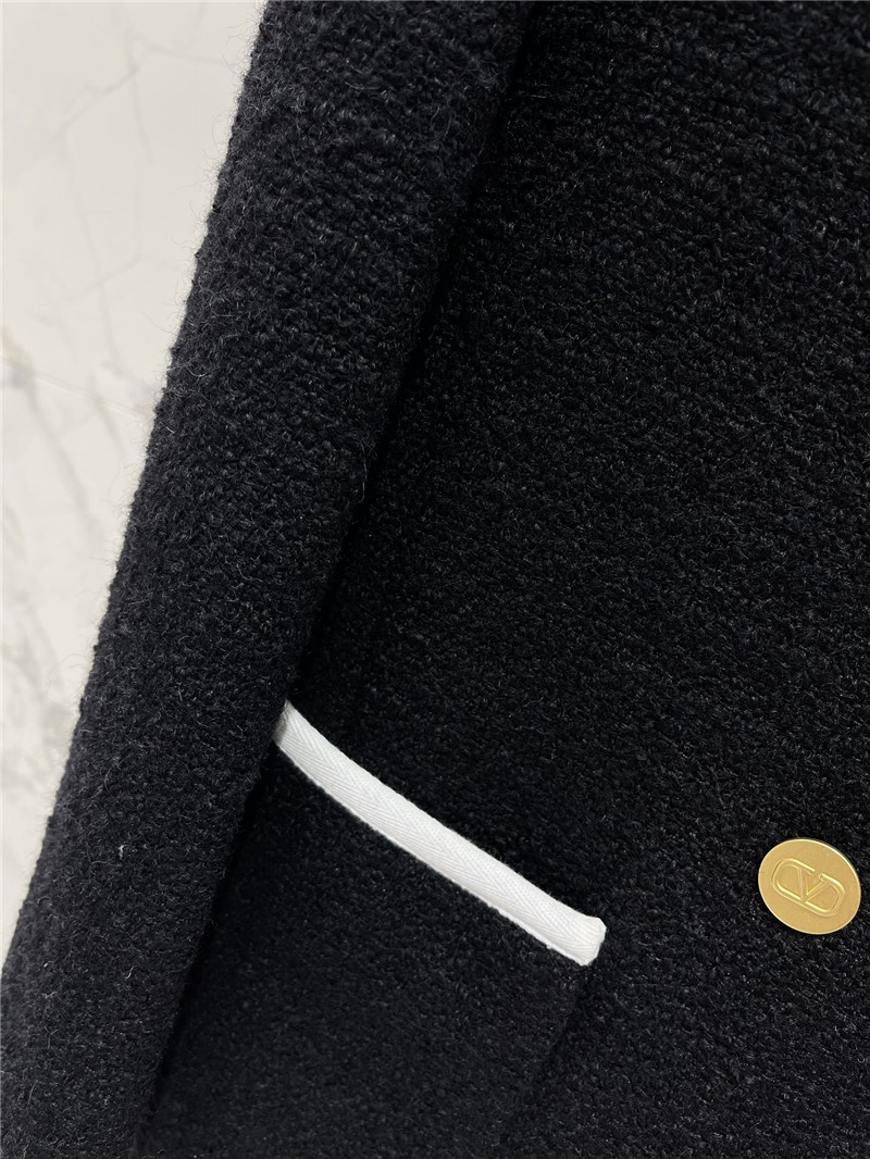 Va1e*ntin0 new suit replica clothing sites