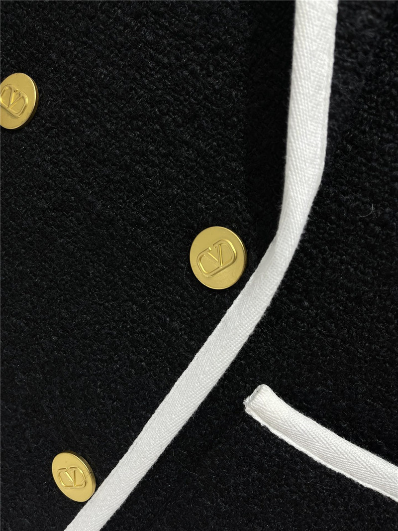 Va1e*ntin0 new suit replica clothing sites