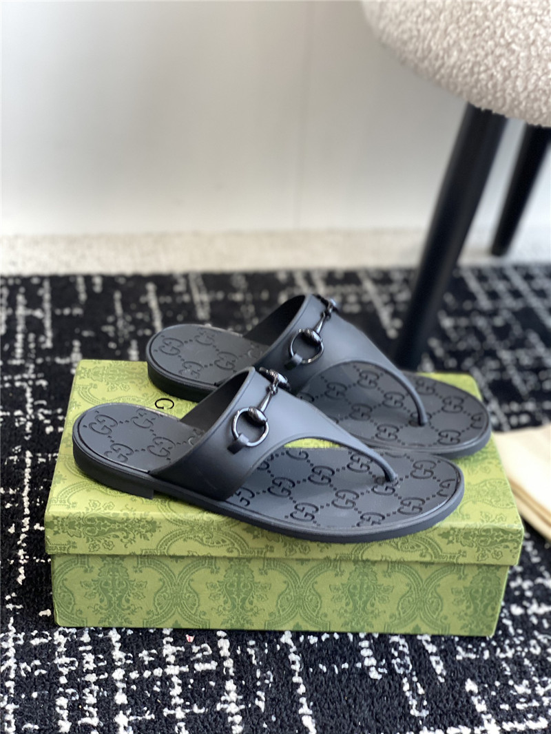 Gvc*1 horsebit thong sandals in black