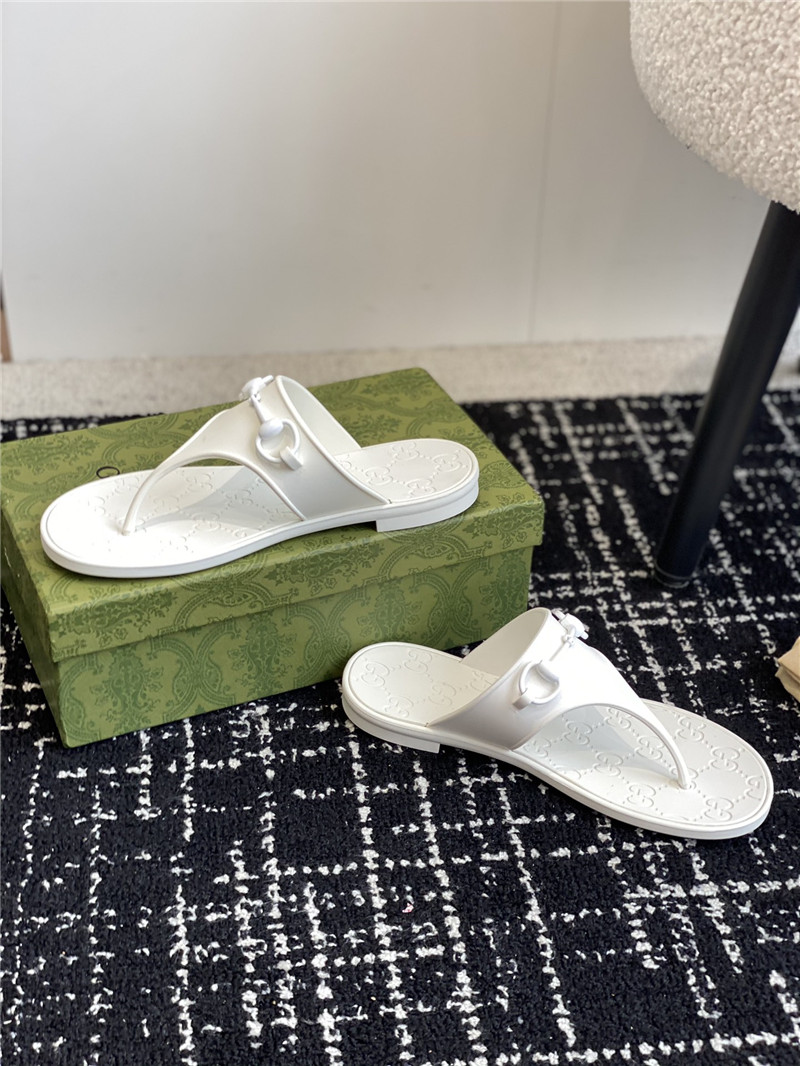 Gvc*1 horsebit thong sandals in white