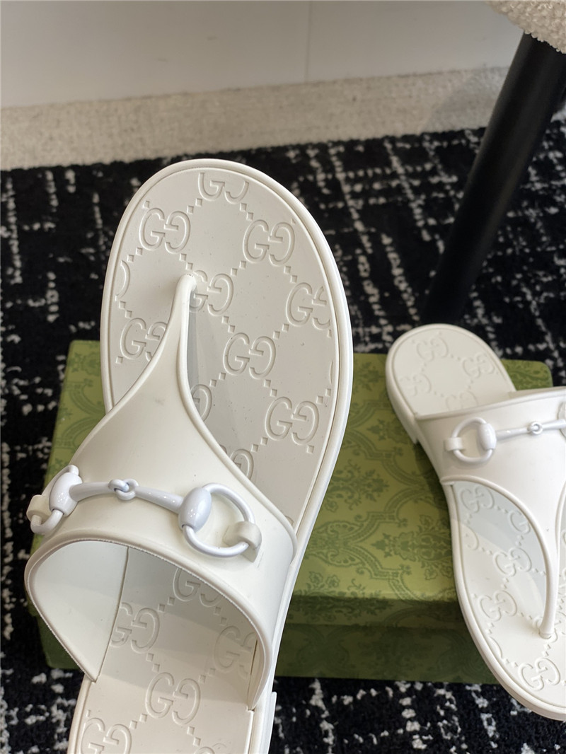 Gvc*1 horsebit thong sandals in white