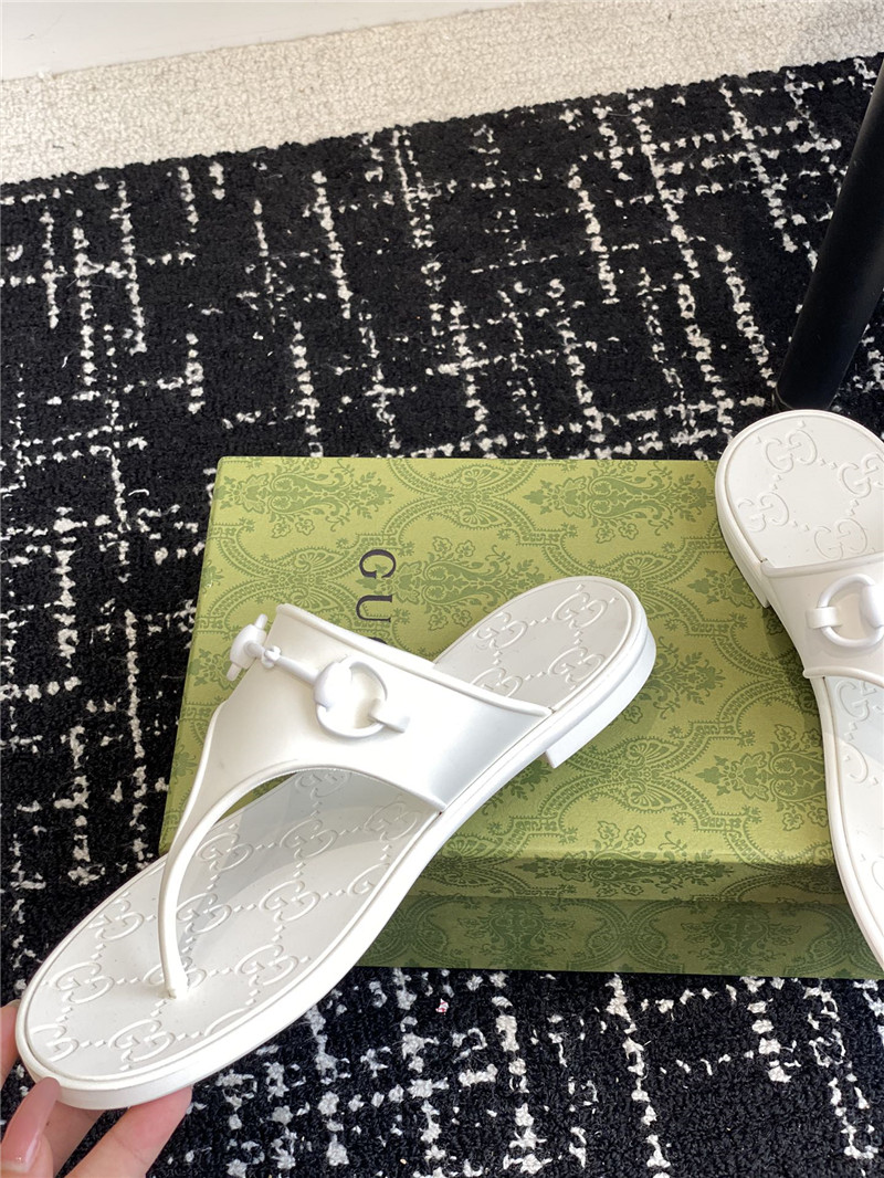 Gvc*1 horsebit thong sandals in white