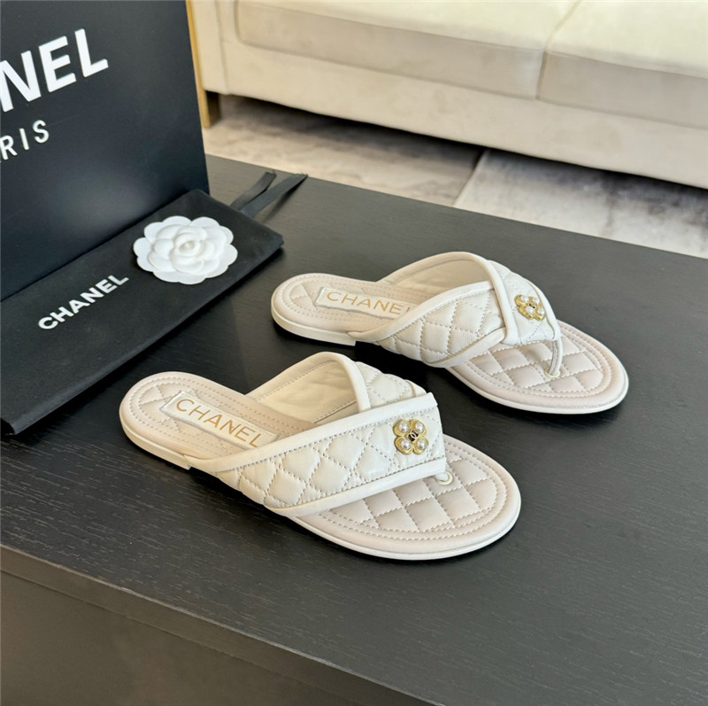 Ch**el tweed white flats flip flop