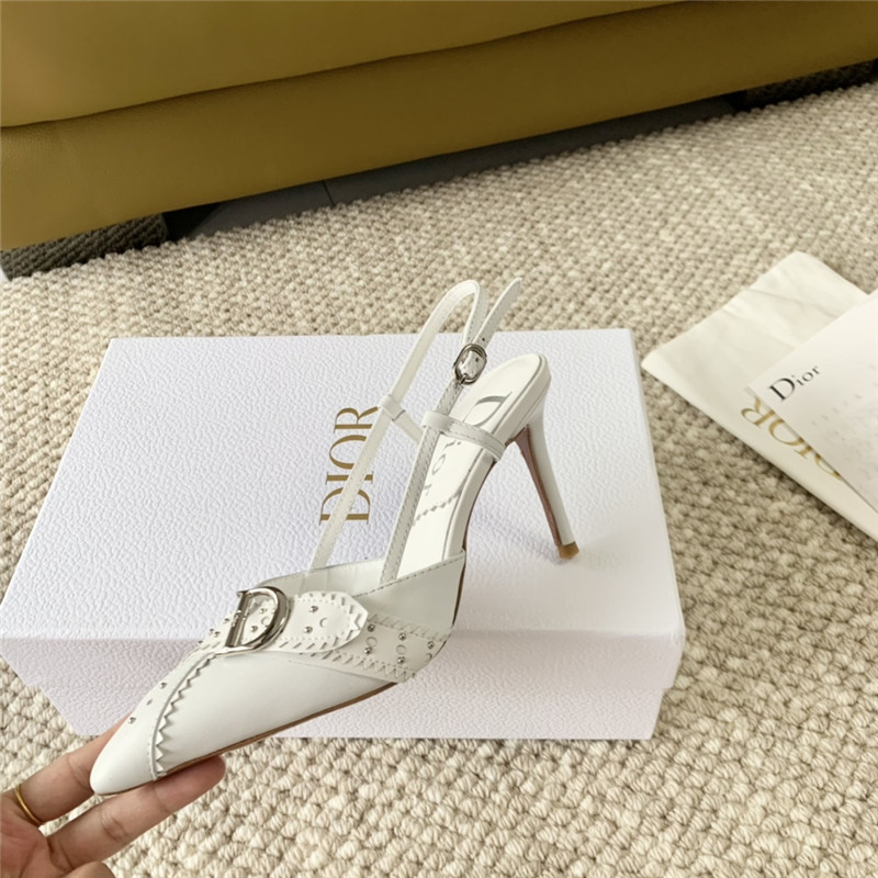 D10r white buckle slingback pumps