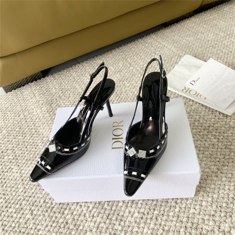 D10r black patent leather pointed toe pumps