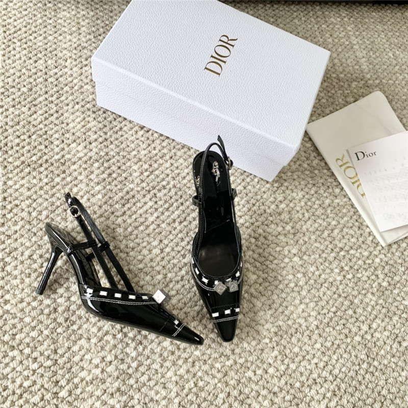 D10r black patent leather pointed toe pumps