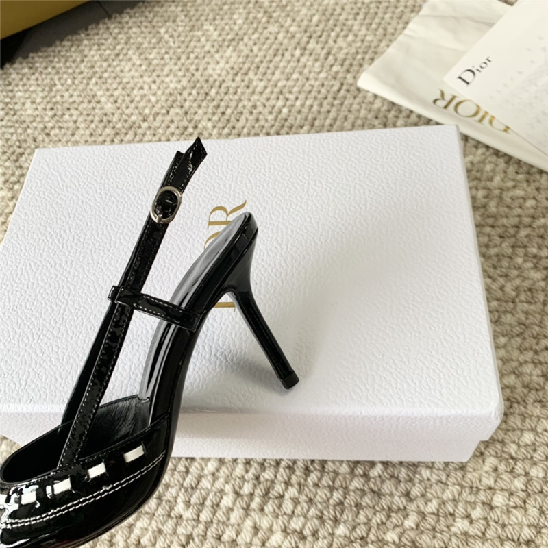 D10r black patent leather pointed toe pumps