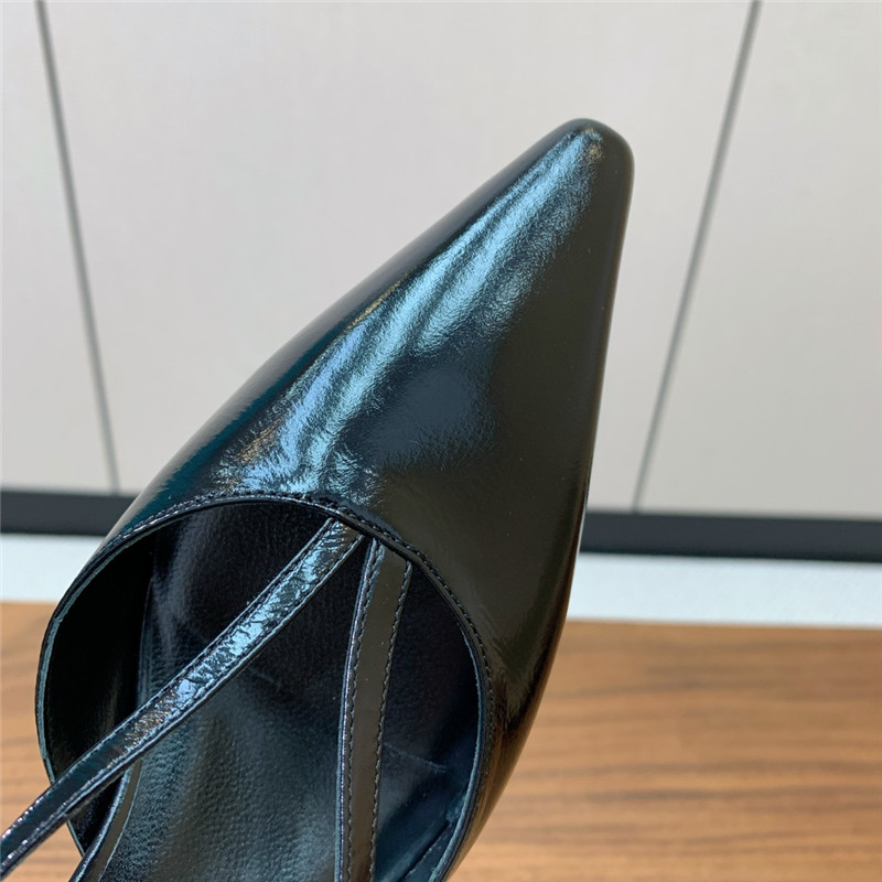 The R0w black pointed toe slingback pumps