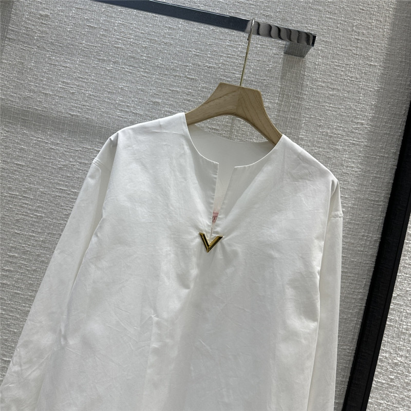 Va1e*ntin0 hardware v-button round collar white shirt replica clothes
