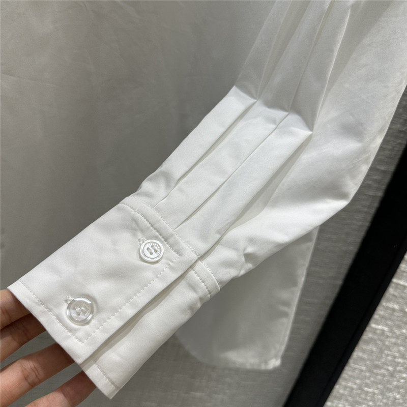 Va1e*ntin0 hardware v-button round collar white shirt replica clothes