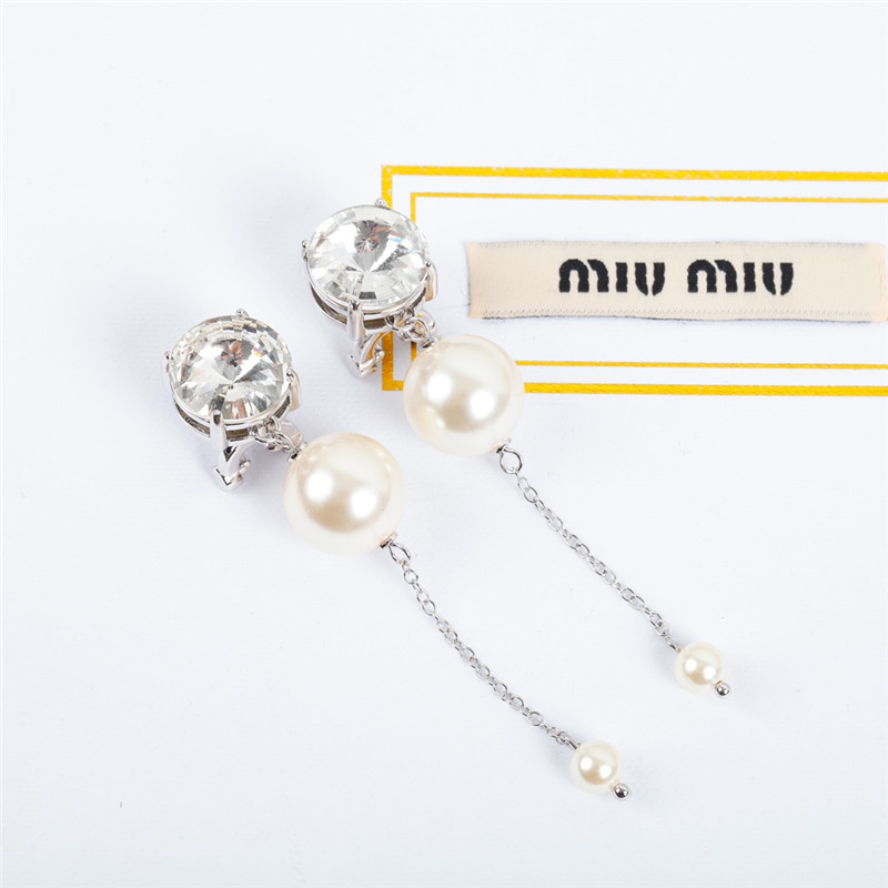 M1um1u pearl ear clips