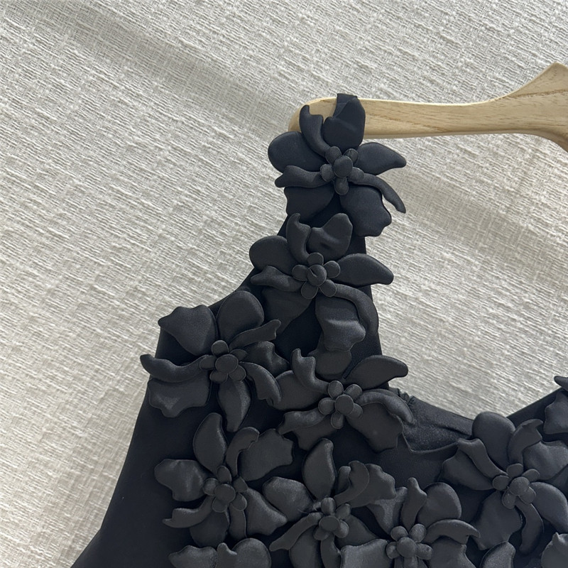 Va1e*ntin0 suspender black dress replica clothes