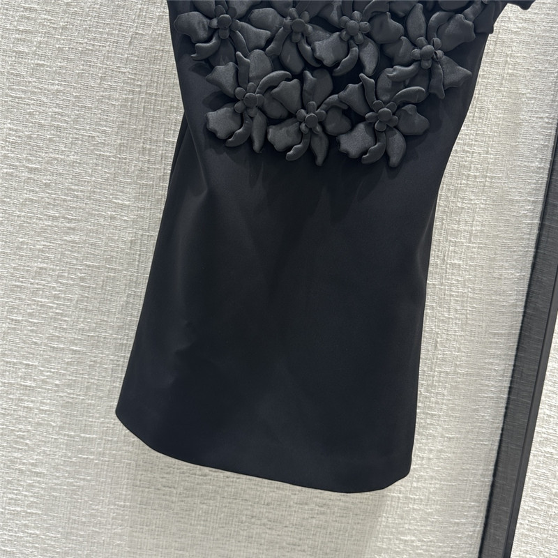 Va1e*ntin0 suspender black dress replica clothes