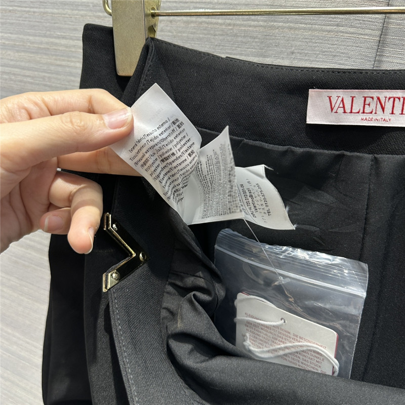 Va1e*ntin0 classic mid-high waist shorts replica clothes