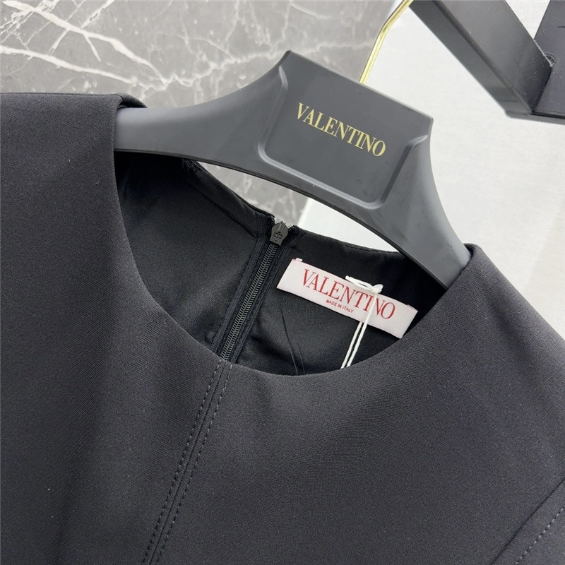 Va1e*ntin0 v-shaped belt short-sleeved dress replica clothes