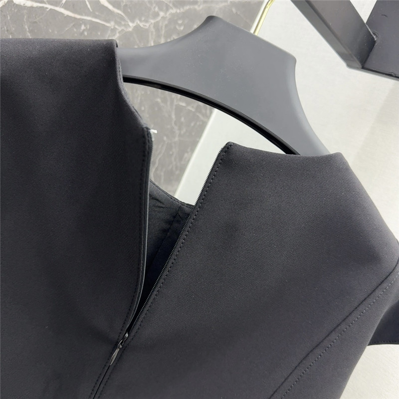 Va1e*ntin0 v-shaped belt short-sleeved dress replica clothes