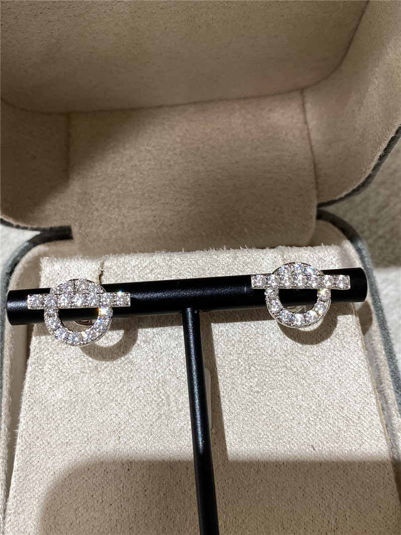 H**me5 pig nose earrings