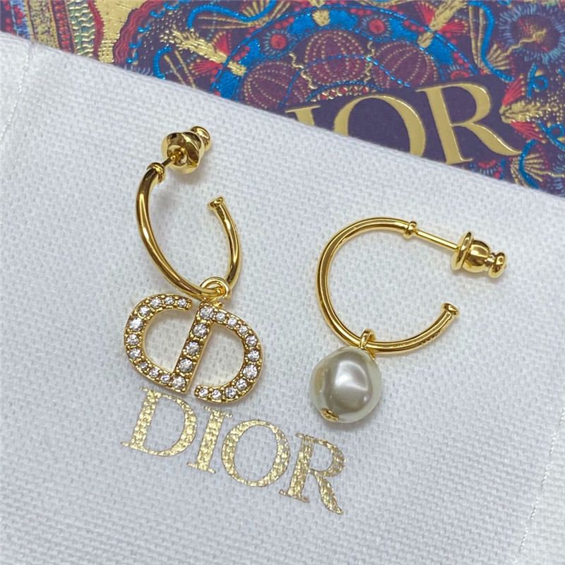 D10r new left and right asymmetrical earrings