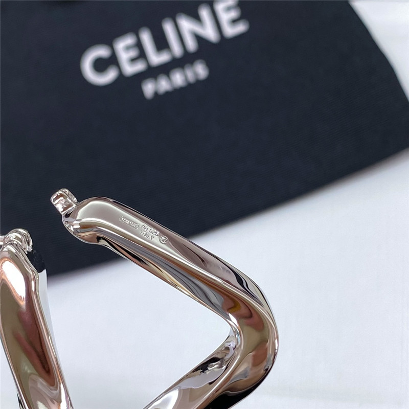 b0tt*ga Ven*ta triangle earrings