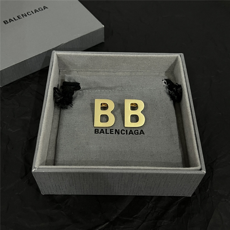 Ba1en*iaga simple and elegant earrings