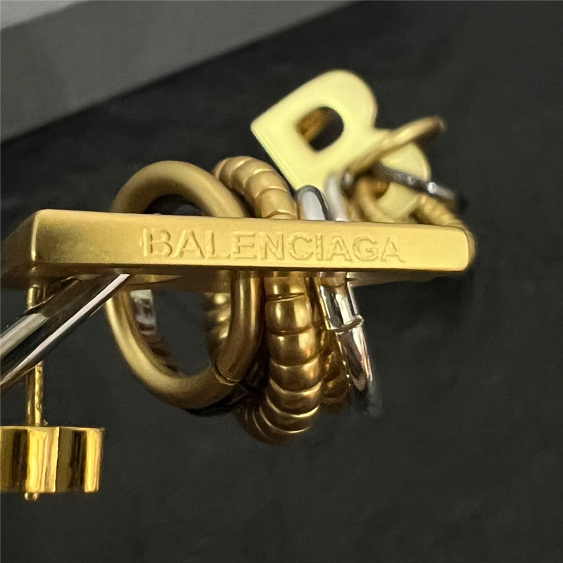 Ba1en*iaga simple and elegant earrings