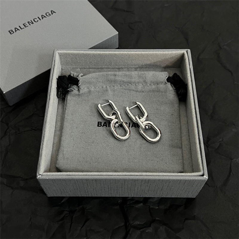 Ba1en*iaga simple and elegant earrings