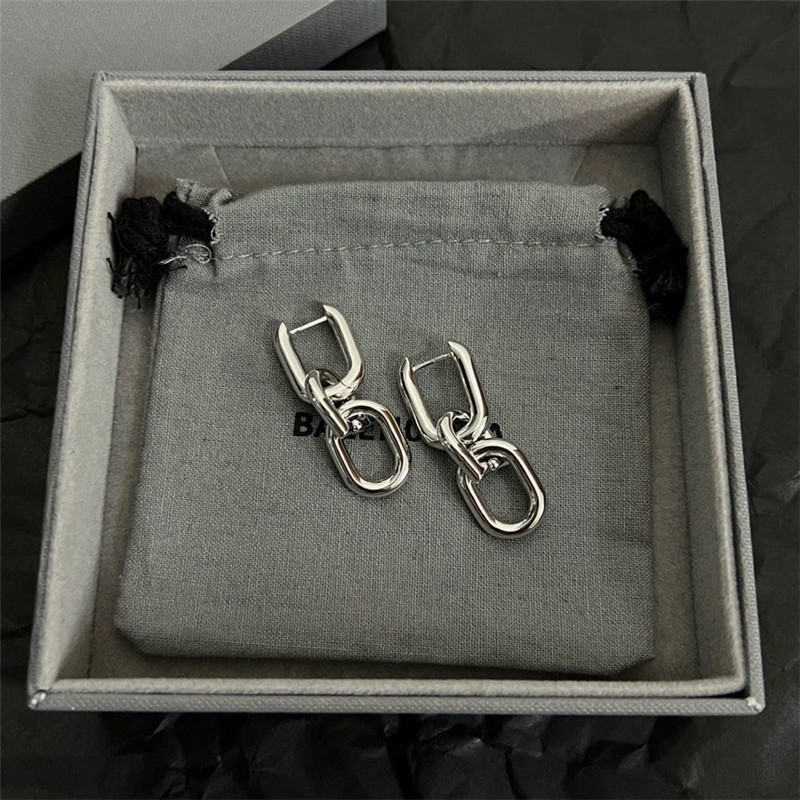 Ba1en*iaga simple and elegant earrings
