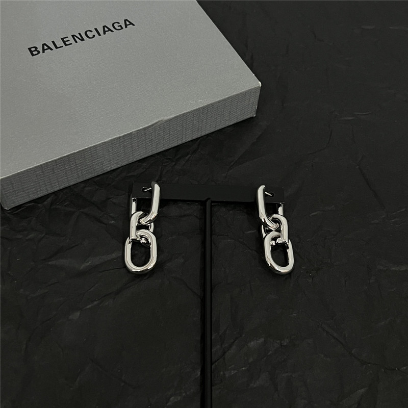 Ba1en*iaga simple and elegant earrings