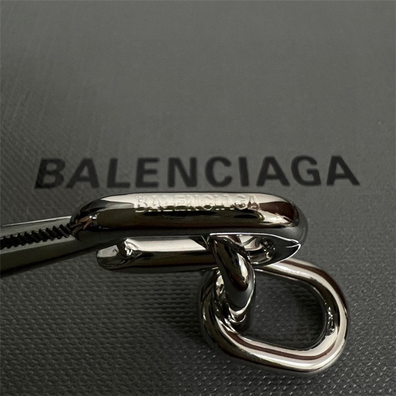 Ba1en*iaga simple and elegant earrings