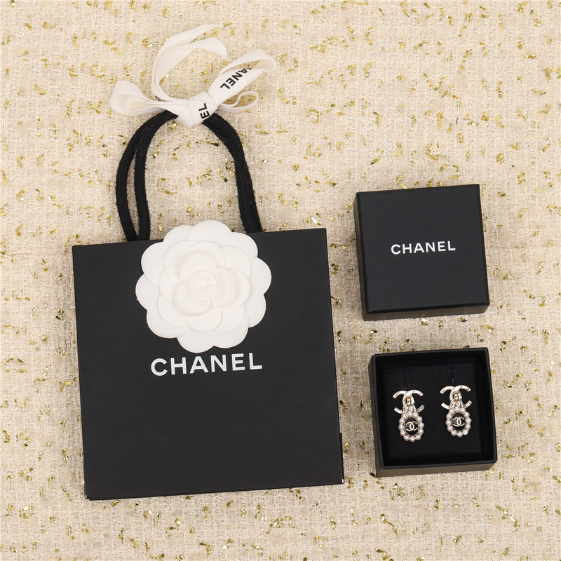 Ch**el double c lock oval pearl earrings