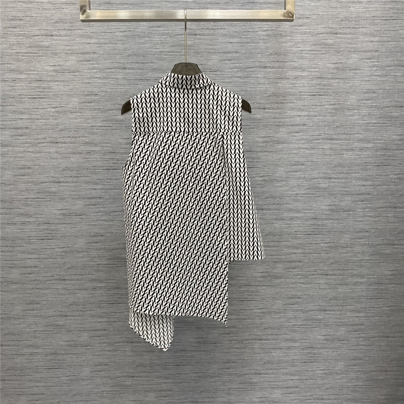 Va1e*ntin0 lapel vest shirt cheap replica designer clothes