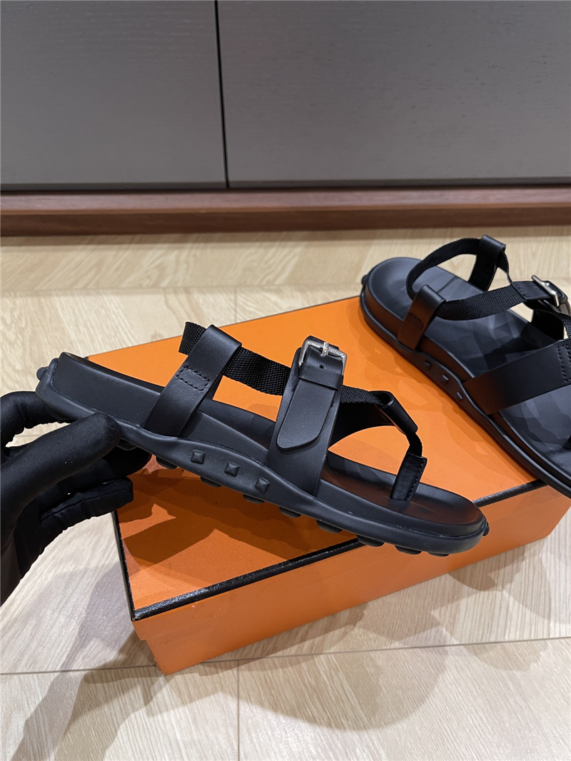 H**me5 inboard sandals black