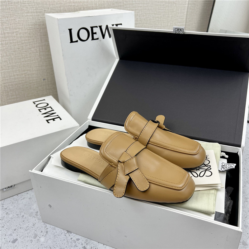 L0ew* gate flat mule in brown