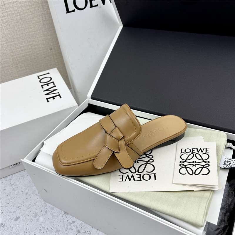 L0ew* gate flat mule in brown