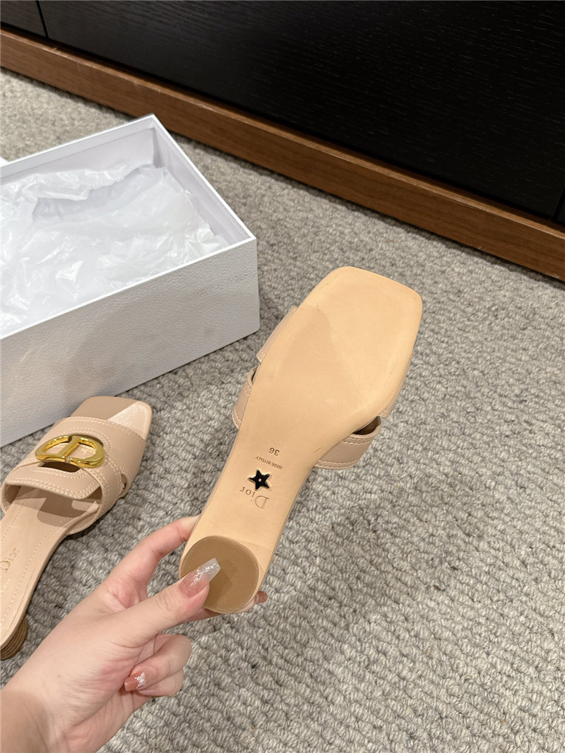 D10r 30 montaigne heeled slide beige