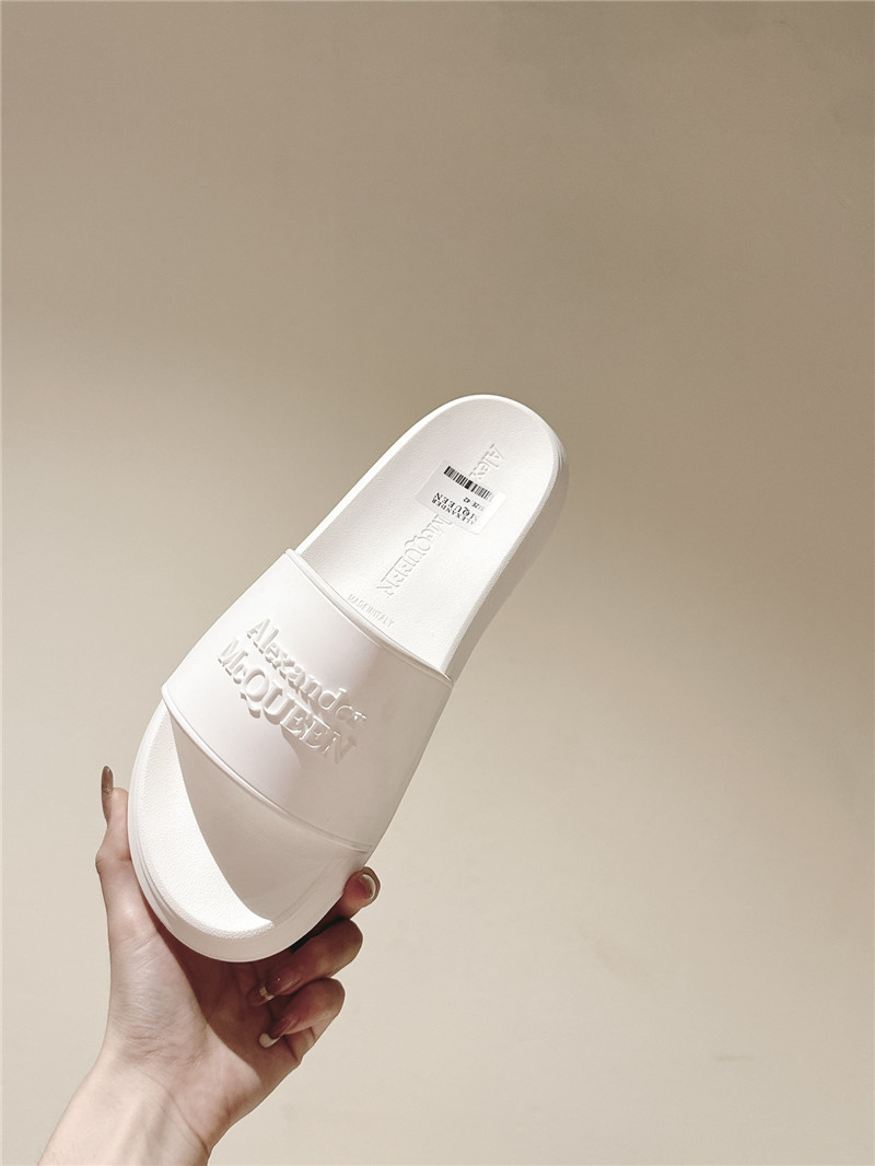 a1exa*der Mcqv*en white logo flip flops