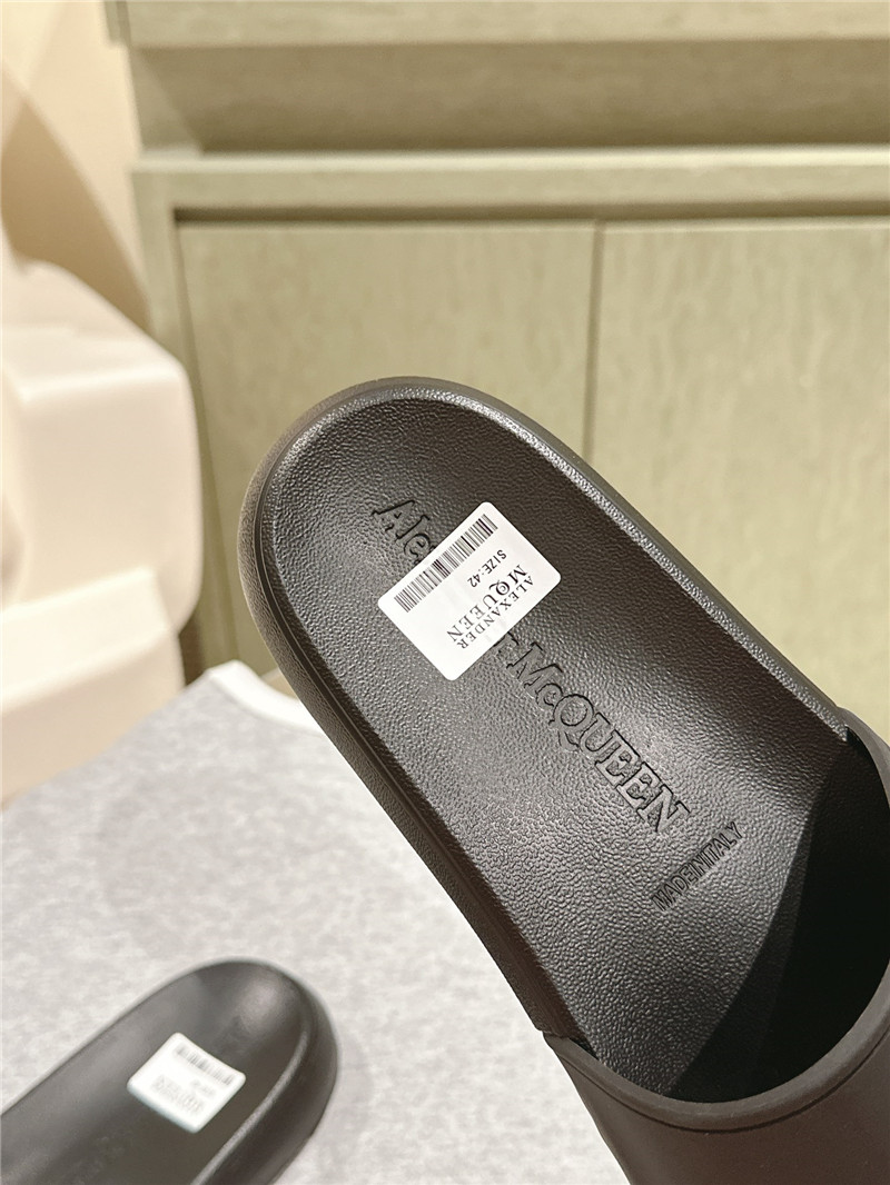 a1exa*der Mcqv*en black logo slide