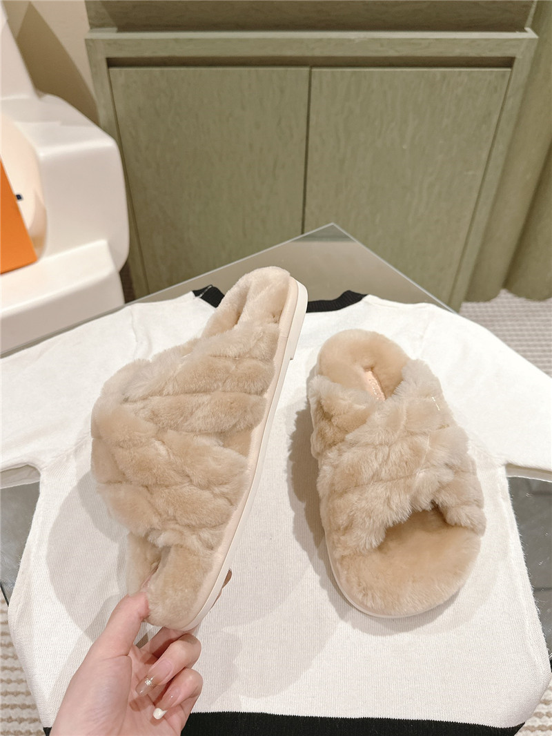 l0vis Vvtt0n fluffy slippers beige