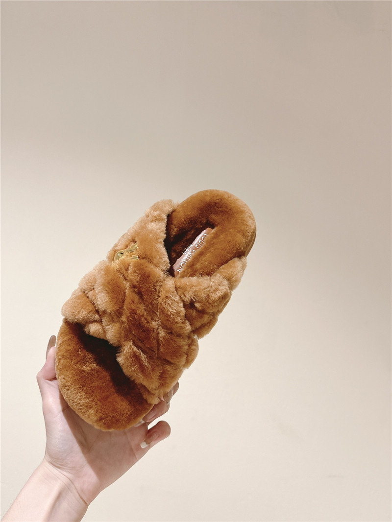 l0vis Vvtt0n fluffy slippers brown