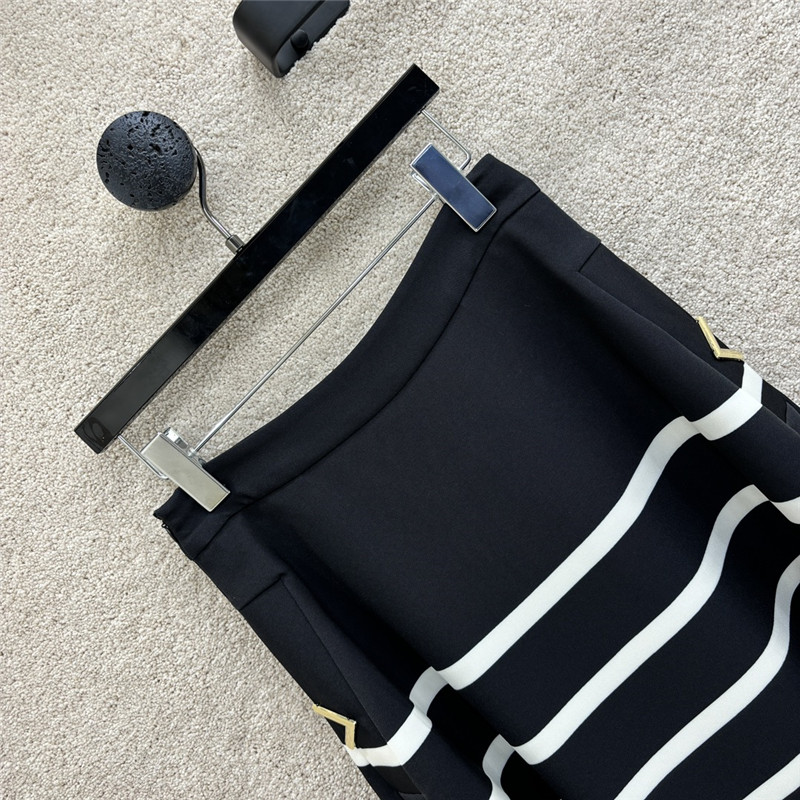 Va1e*ntin0 striped gradient skirt replica clothing sites