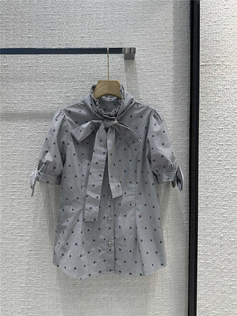 D10r greyish-white polka dot short-sleeved shirt
