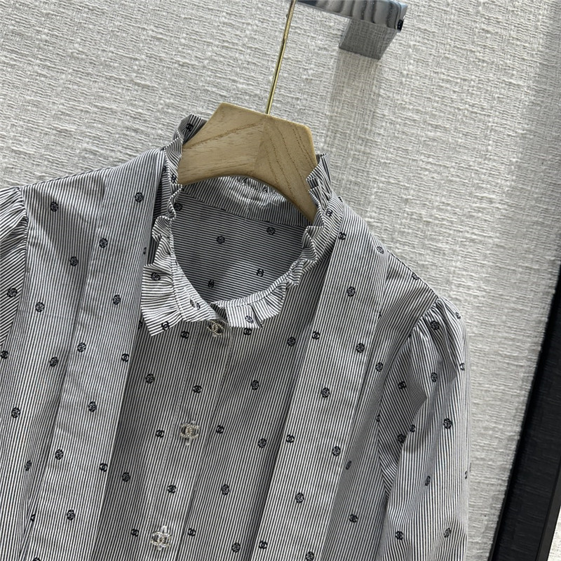 D10r greyish-white polka dot short-sleeved shirt