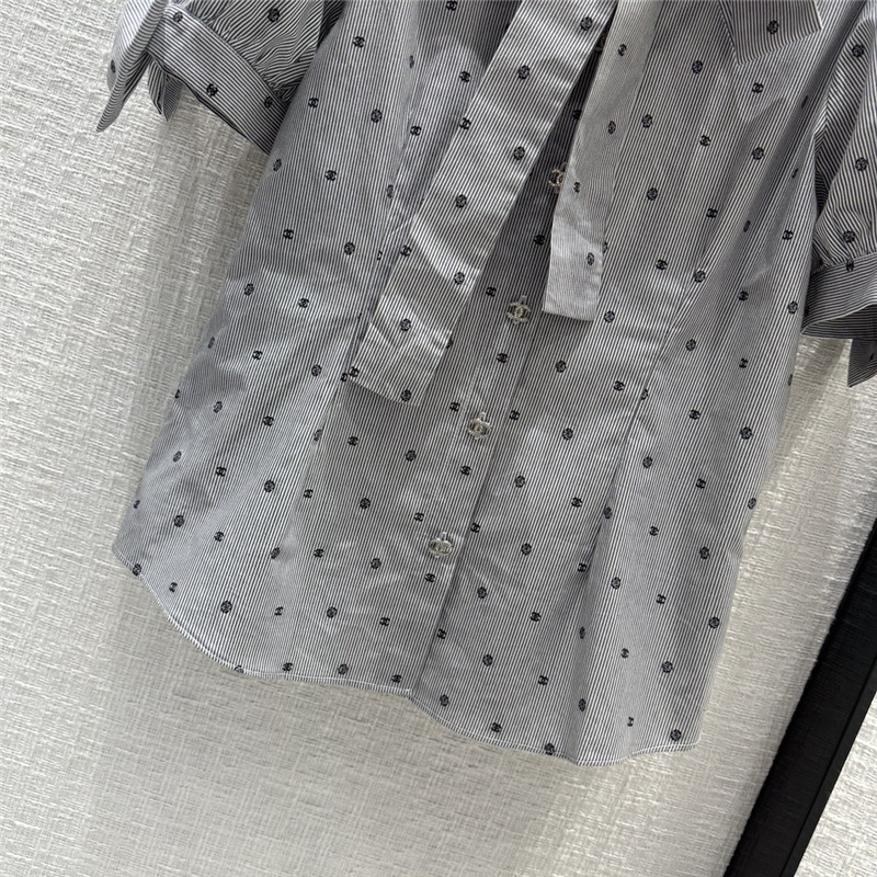 D10r greyish-white polka dot short-sleeved shirt