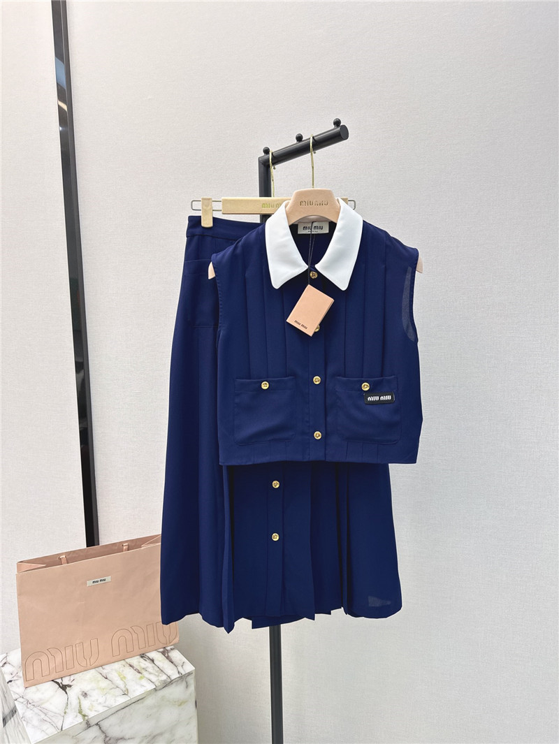 M1um1u sleeveless vest shirt + pleated skirt set replicas clothes