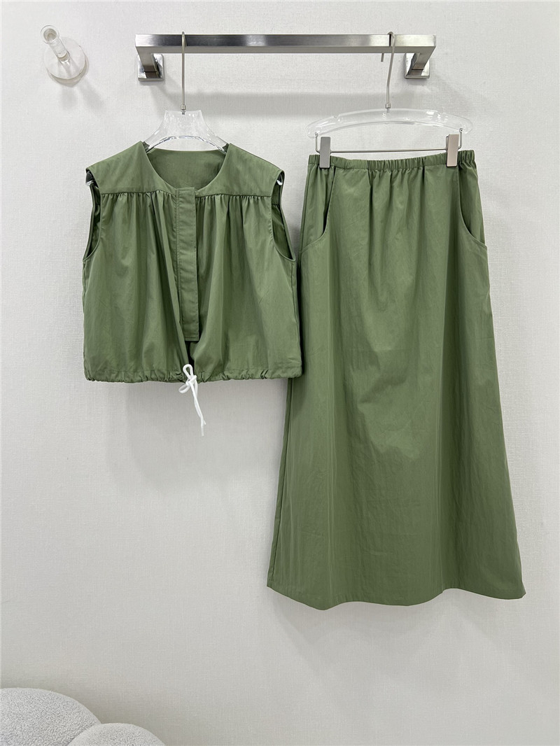 The R0w short vest + straight long skirt replica clothes