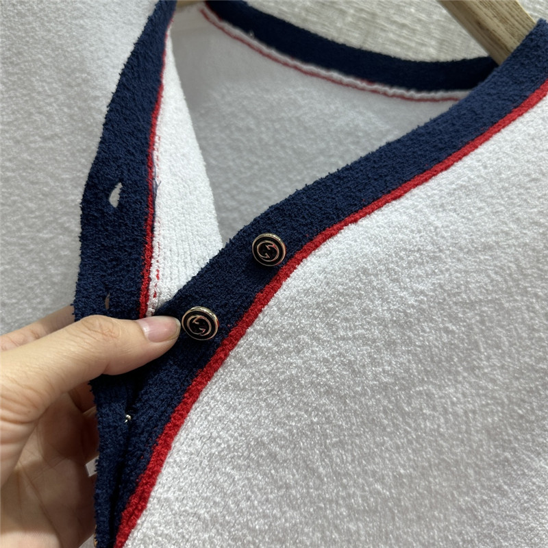 Gvc*1 v-neck stretch rib cotton top