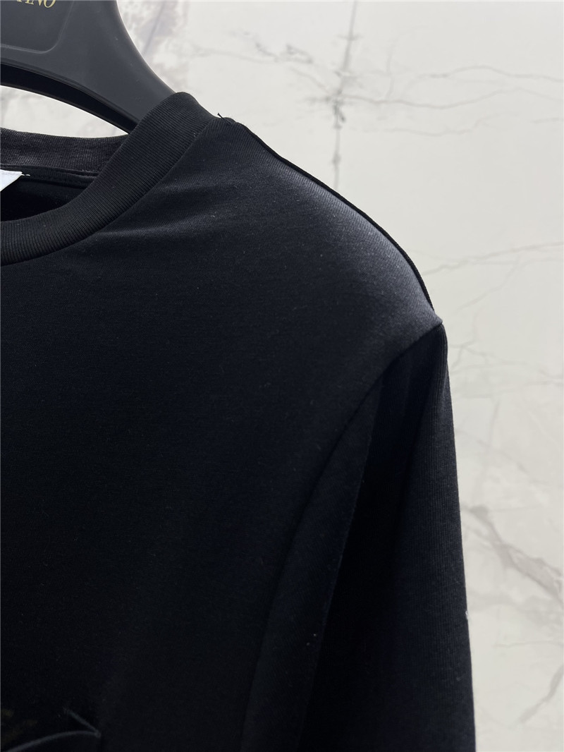 Va1e*ntin0 crew neck short sleeve replica clothing