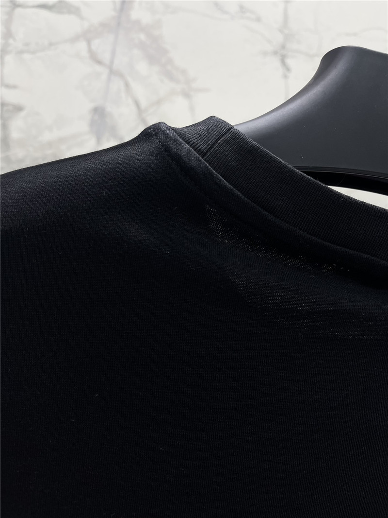 Va1e*ntin0 crew neck short sleeve replica clothing