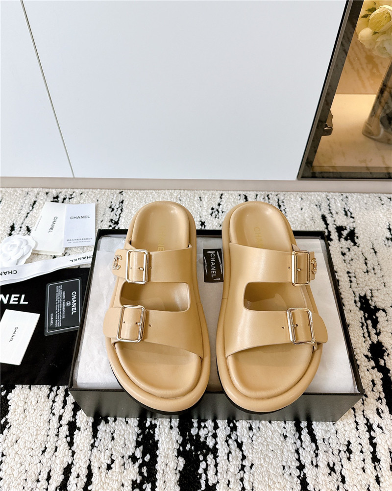 Ch**el buckle platform slippers sandals in beige